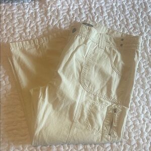 Eddie Bauer Cargo Capri /Crop Roll
Leg Utility pants